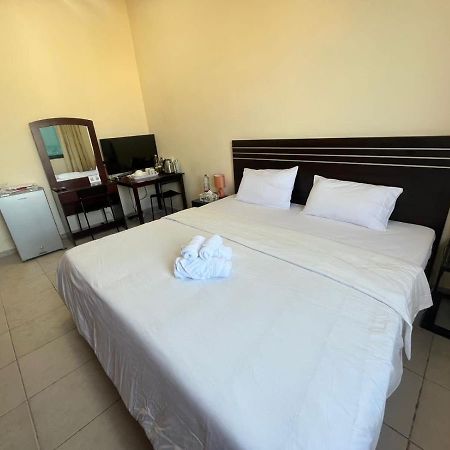 Master Room Attached Bathroom Dubai Exterior photo